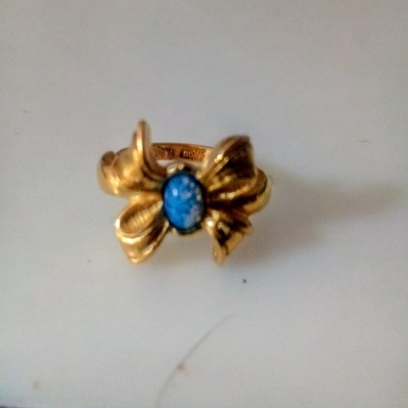 Avon Gold Tone Faux Opal Bow Ring - Picture 1 of 5